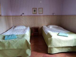 Кемпинги Patruunantalo Vatmusa Двухместный номер с 2 отдельными кроватями и собственной ванной комнатой-5